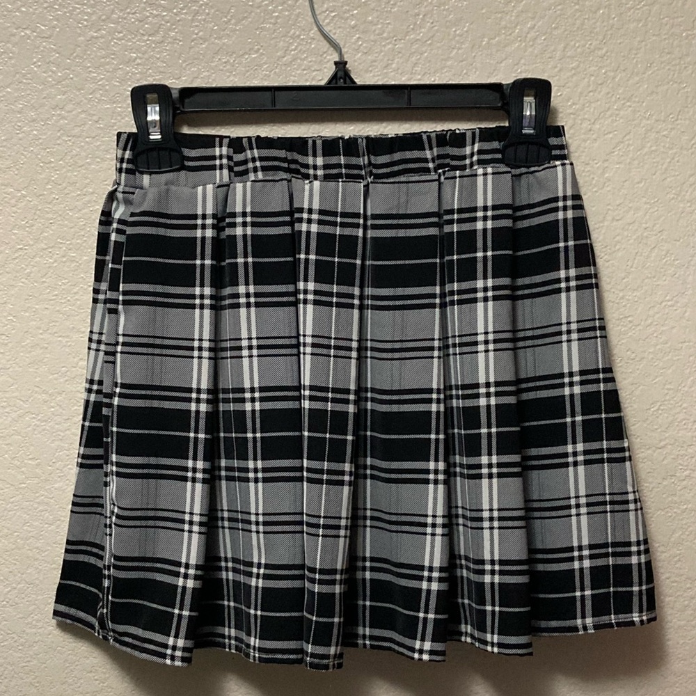 Classic Black and White Plaid Skirt